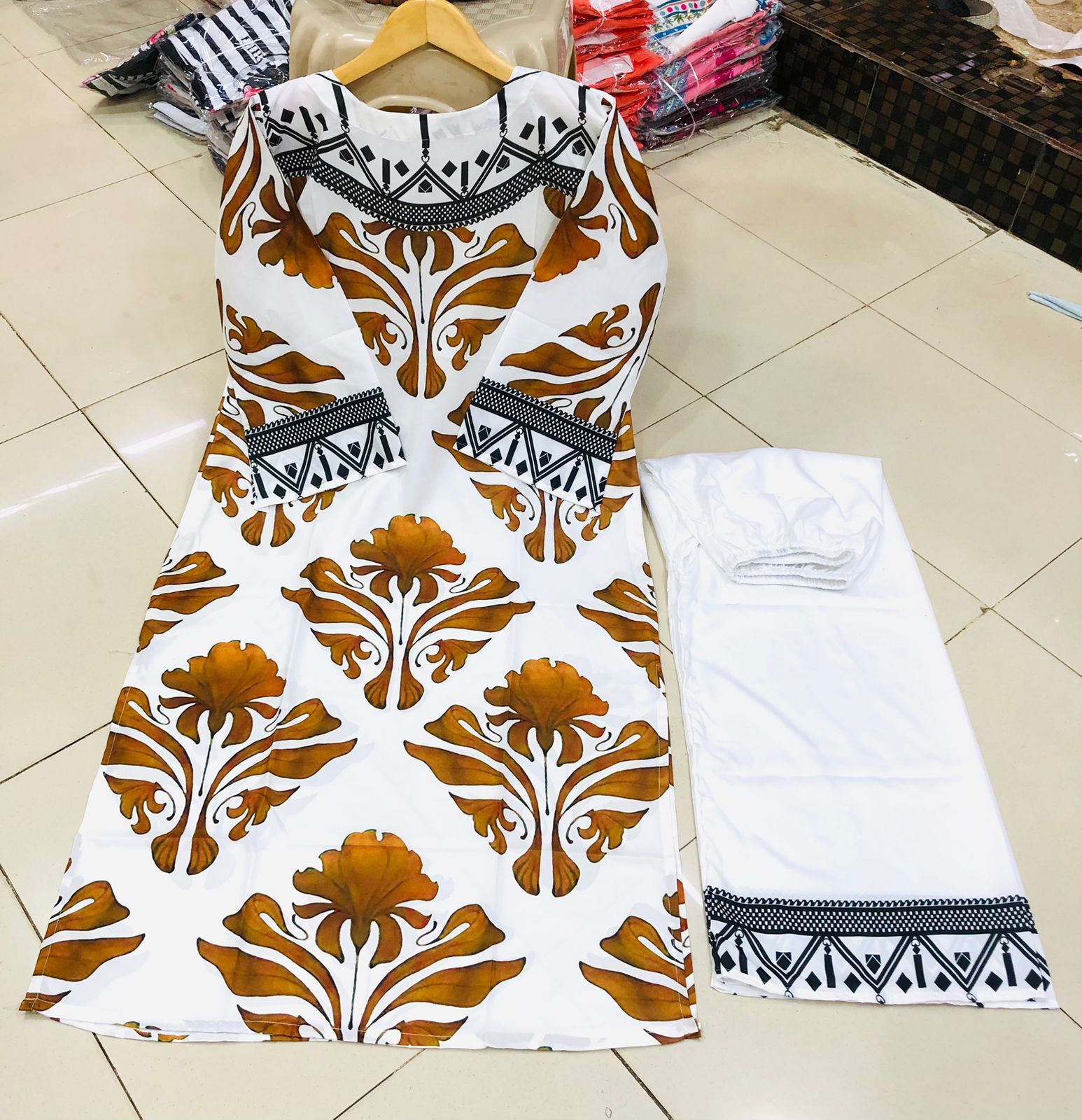 Bold Floral Motif Printed Long Dress 2-Piece Suit